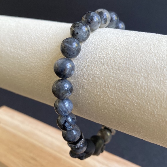 Flashy Labradorite Skull Bead Bracelet with Micro Pave CZ Hex Beads - Picture 5 of 6